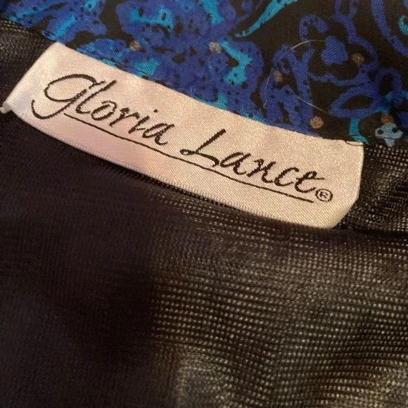 Sheer top with attached shell - Picture 3 of 5